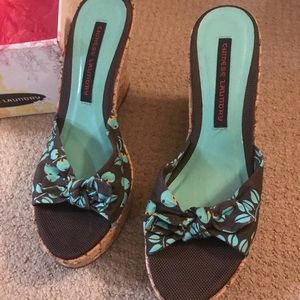 Chinese laundry wedges